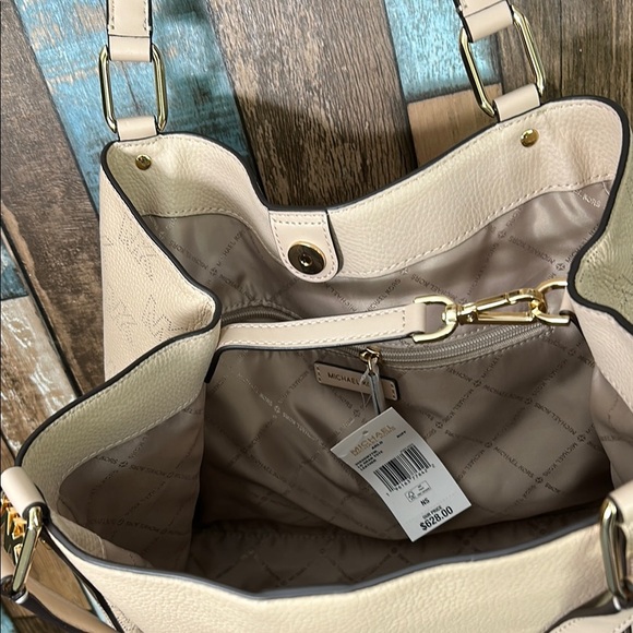 Michael Kors Cream Shoulder tote 👜 Bag - Picture 9 of 16